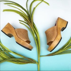 VTG 90s Tommy Hilfiger Wooden Floral Sandals 5.5